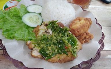 AYAM PENYET LOMBOK IJO