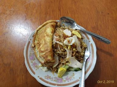 SOTO DAN NASI GORENG CAK NARTO