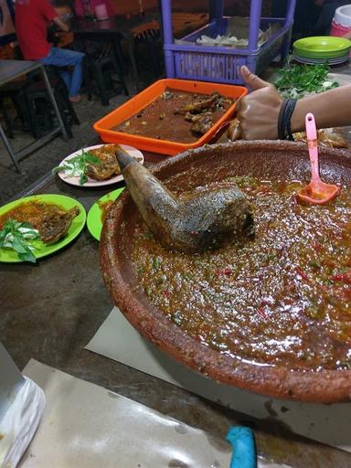 AYAM PENYET JOKO TOLE