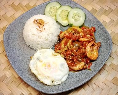 AYAM PENYET NYONYA