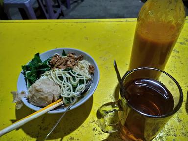 WARUNG MIE AYAM DAN BAKSO PAK HERI