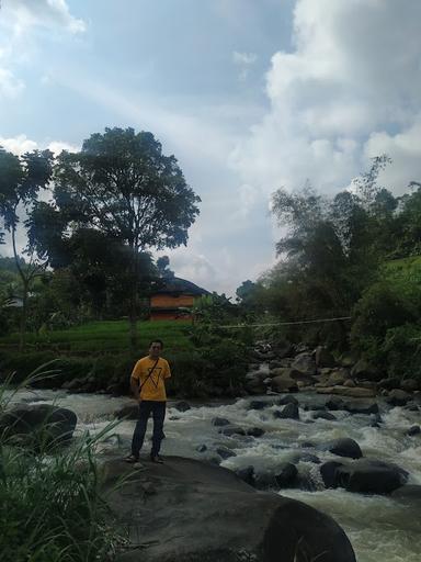 WARUNG NASI CIBULUH