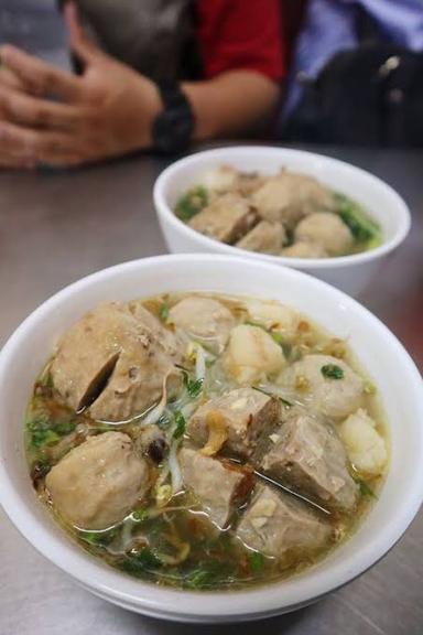 RB (RAJA BAKSO) ANDRININA