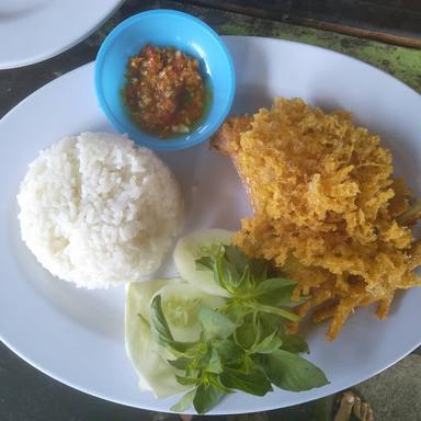 AYAM GORENG KINASIH