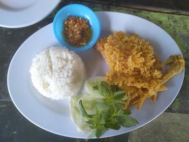 AYAM GORENG KINASIH