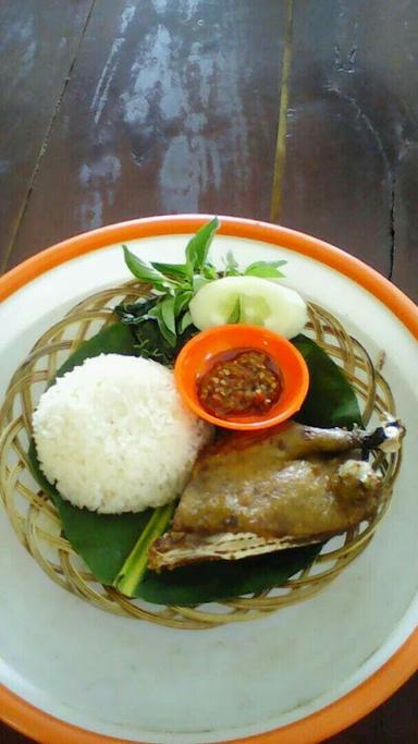 BEBEK GORENG PAK ROKHMAD