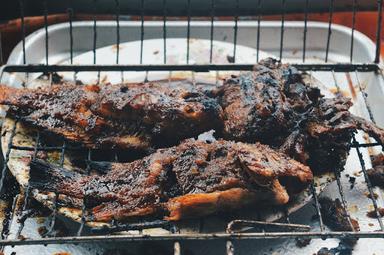 SPESIAL AYAM BAKAR PAK SENTHIT CABANG SAMBI