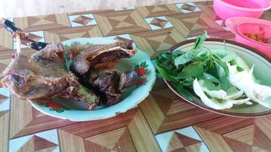 WARUNG MAKAN LESEHAN PAKDE WARDOYO