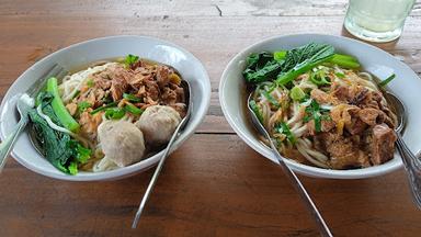 MIE AYAM & BAKSO OM DIII