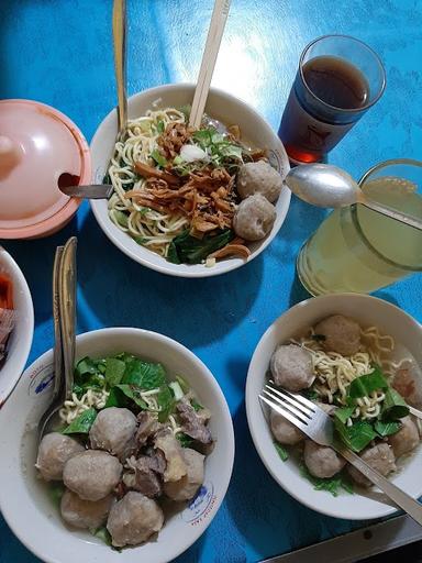 BAKSO & MIE AYAM RINJANI SOLO