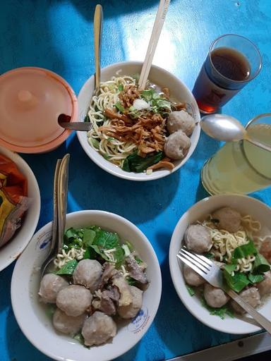 BAKSO & MIE AYAM RINJANI SOLO