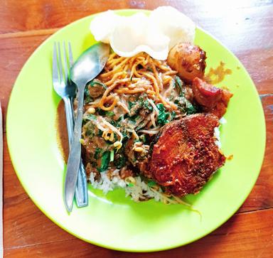 WARUNG NASI BU NOR'A BOOM