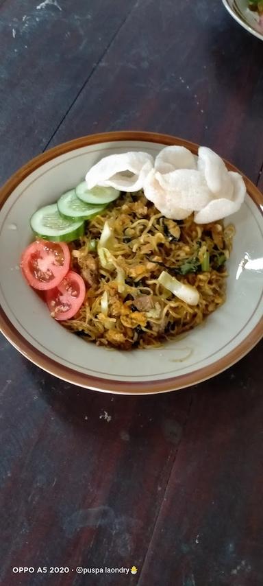 ANGKRINGAN,NASI GORENG MBAH UTI