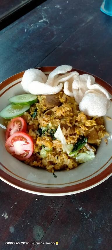 ANGKRINGAN,NASI GORENG MBAH UTI