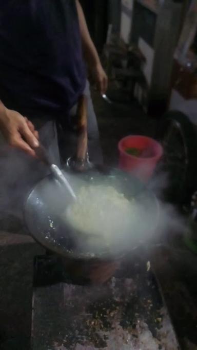 AYAM RICA-RICA & NASGOR & BAKMI JAWA BU TUTIK