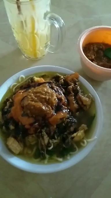 BAKSO URAT DAN MI AYAM CEKER PAK SUMANTO