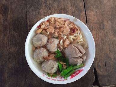 WARUNG BAKSO & MIE AYAM “MAK ERA”