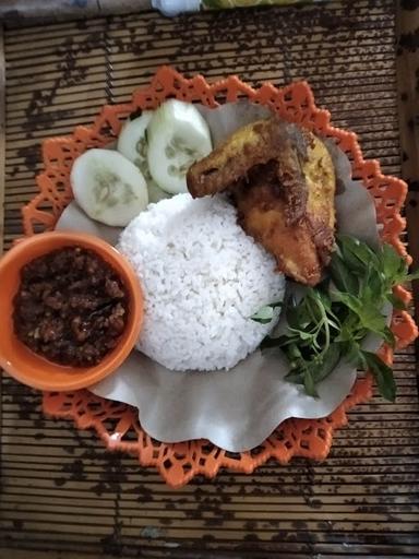 AYAM GORENG LENGKUAS