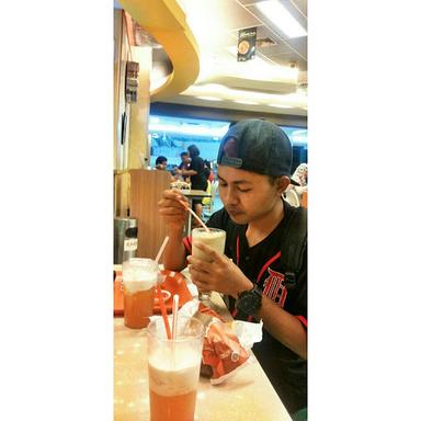 A&W RESTAURANT - MANGGA DUA SQUARE UG