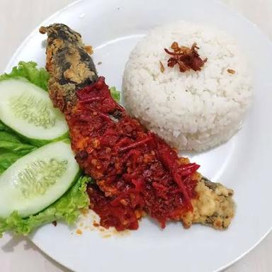 AYAM GEPREK SAMBAL JUDES MANGGA DUA DALEM