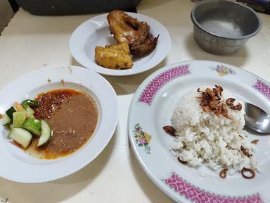 NASI UDUK AYAM GORENG SUKA HATI