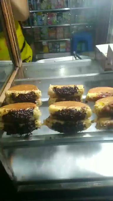 KUE PUKIS BIKANG PAK RT