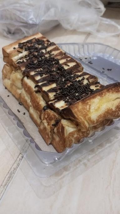 ROTI BAKAR EXTRA & DAPOER AMBOINA