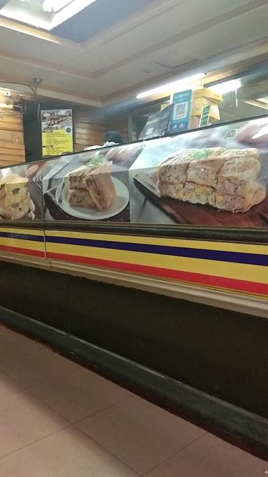 HOLLAND MARTABAK TERANG BULAN