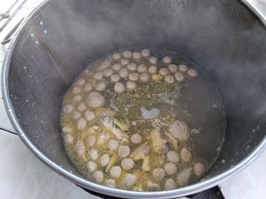 BAKSO & MIE AYAM MAS HANUNG