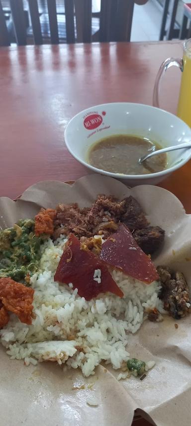 WARUNG BABI GULING BU MADE