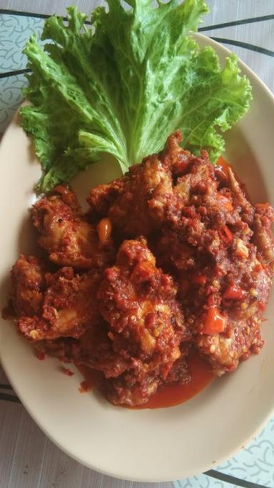 AYAM BAKAR & PECAK IKAN MAMA ARA