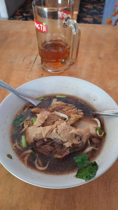 BAKSO UCIL LERENG LAWU BULAK BARAT BAKSO BERANAK DAN BAKSO RUSUK