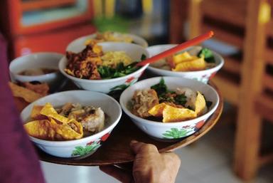 MIE AYAM BAKSO CAK JOJOE - SAWANGAN