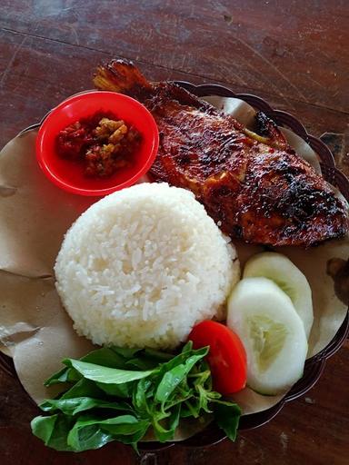 NILA BAKAR WARUNG PATHUK