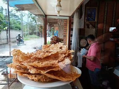 RUMAH MAKAN AUE SARUMPUN