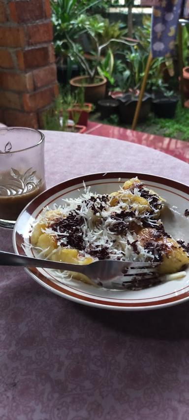 RUMAH MAKAN BARESOLOK