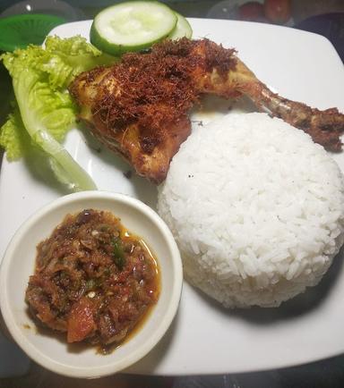 SOP AYAM KAMPUNG DAN AYAM BAKAR MBAH MUL