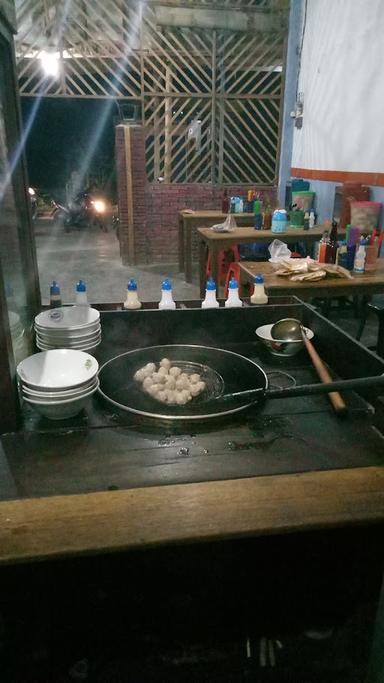 MIE AYAM DAN BAKSO KURNIA