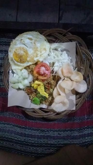 NASI GORENG DAN BAK MIE JAWA PAK MARTOYO