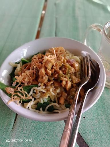 WARUNG JAJAN DEKRANASDA