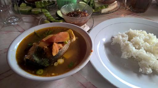 PONDOK MAKAN PINDANG MERANJAT & PECEL LELE IBU LIS