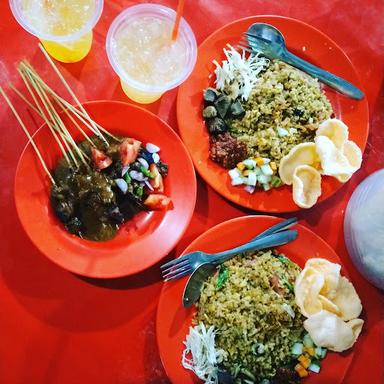 SATE DAN NASI GORENG MAS HARI