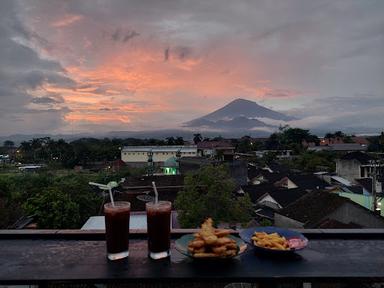 ROOFTOP KOPINOTI&EATERY