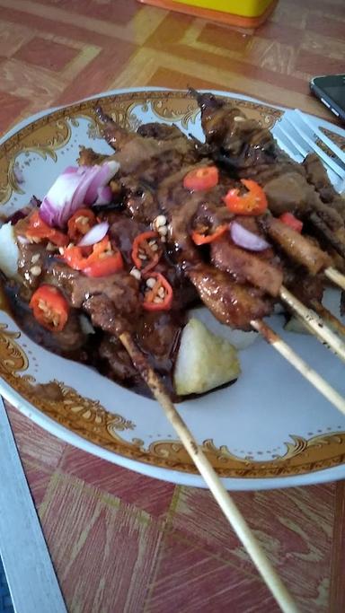 WARUNG KUPAT TAHU & SATE GEMPUK PAK BUDI H