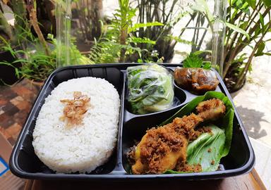 WARUNG MAKAN TEH LENNY (KHIKHI CATERING)