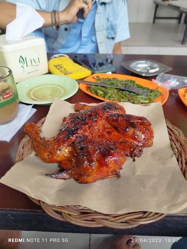 AYAM BAKAR PAK D - BETRO