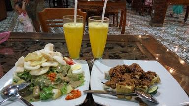 D'BANDARA RESTO CAFE & PUJASERA