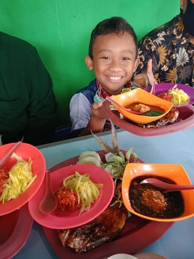 WARUNG IKAN BAKAR BU UMI