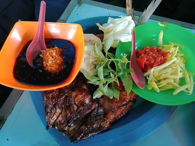 WARUNG IKAN BAKAR BU UMI