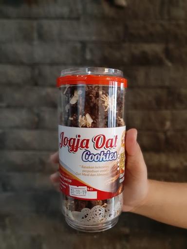 JOGJA OAT COOKIES AND CAKE